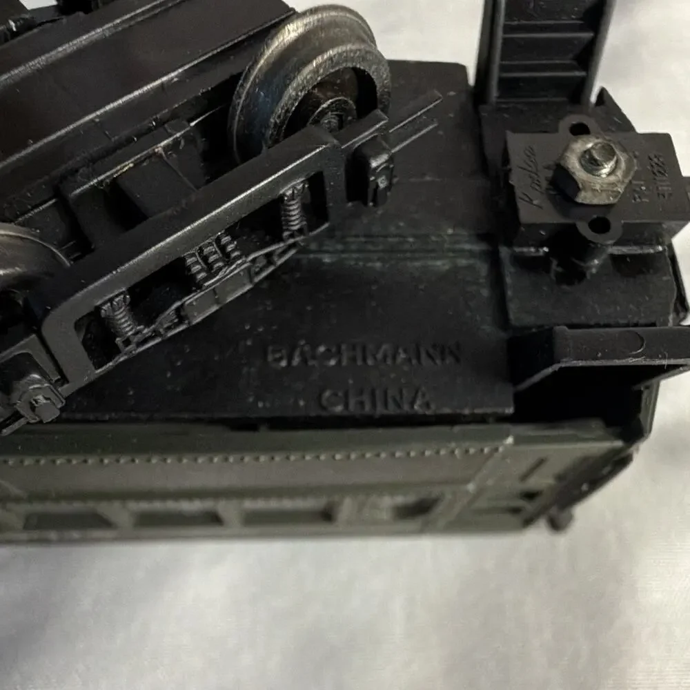 Bachmann HO Atlantic and Western A&W #201 Passenger Coach Car Green DC Analog